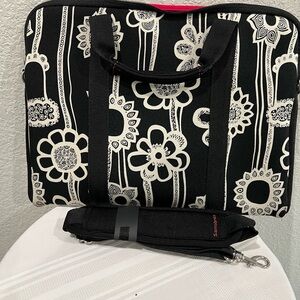 Big Samsonite Neoprene iPad/ Laptop case Black/white Flower power